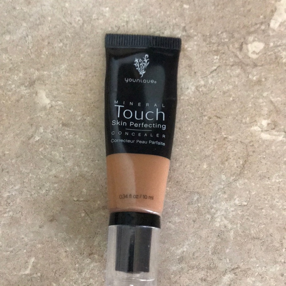 Younique  mineral touch skin perfecting concealer